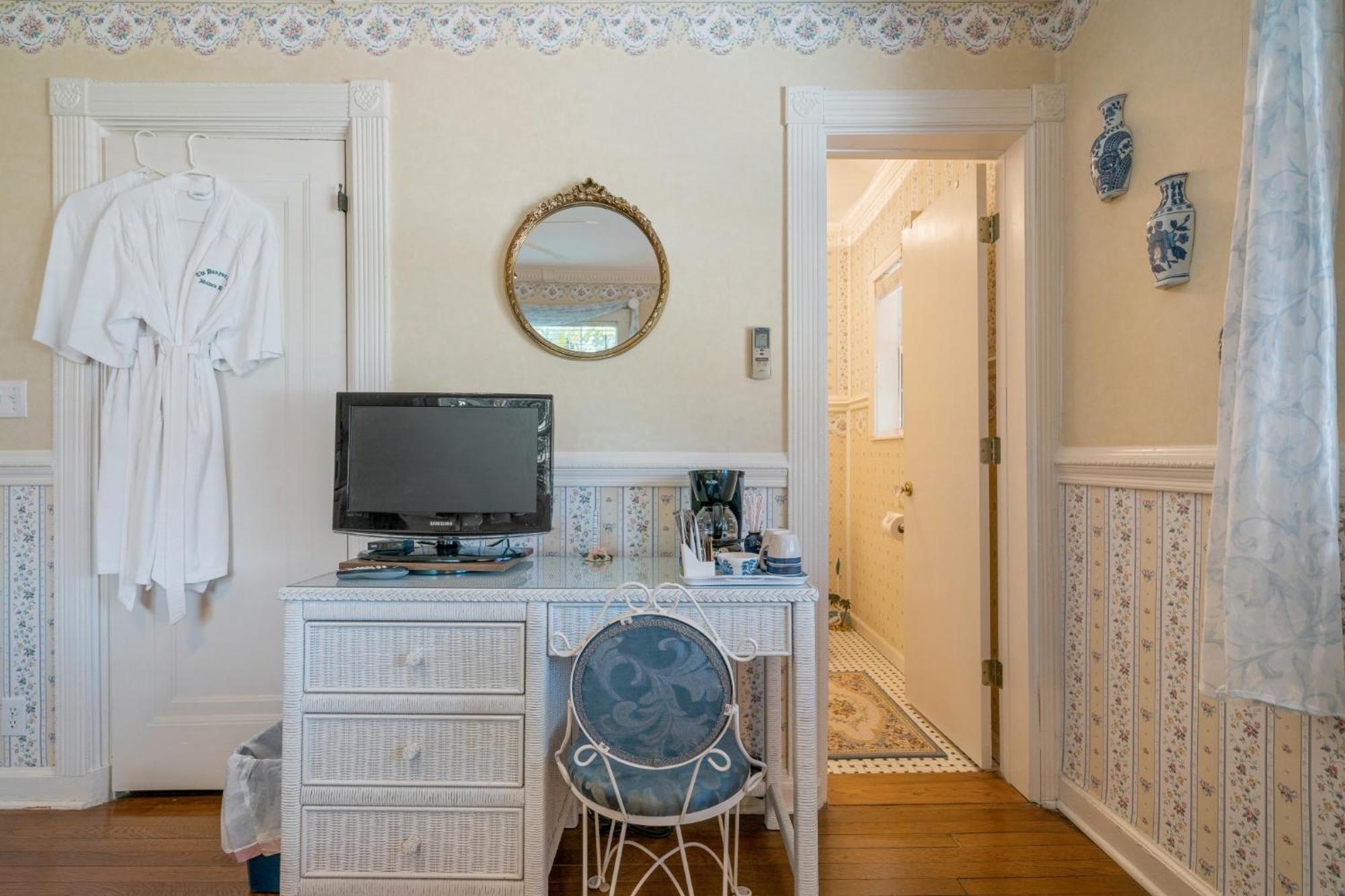 Banyan House Vacation Rentals Venice Room photo
